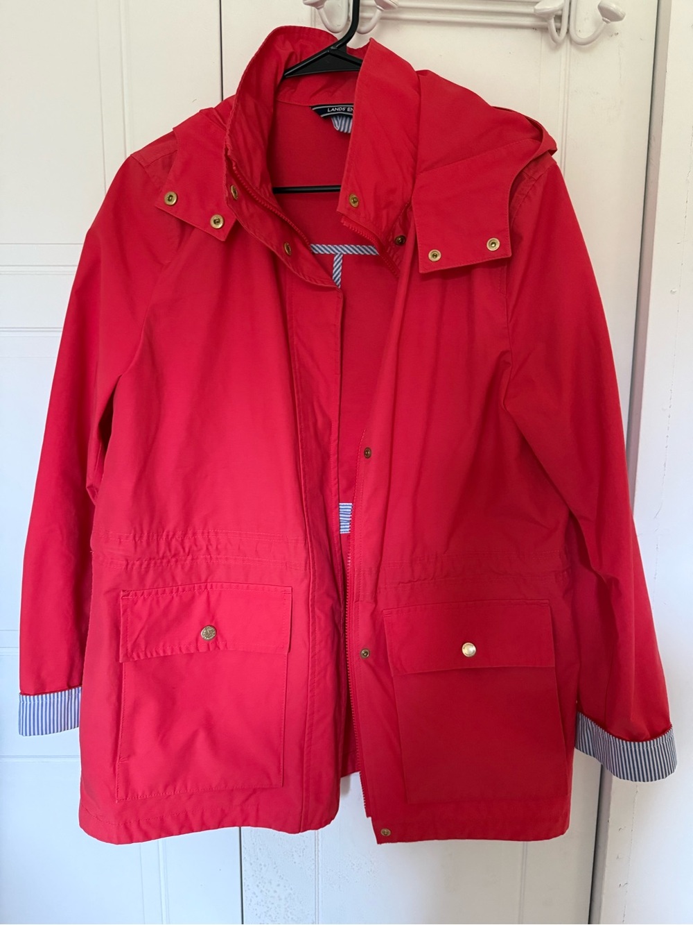 Women’s Lands' End Red  Hooded Rain Jacket size small (4-6)